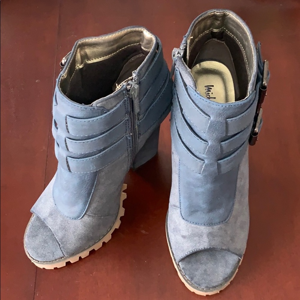 NWIB Navy blue peep toe chunky bootie, size 6.5